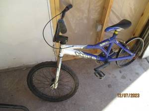 lot 25 image: Boys Haro BMX style bike (needs new rear rubber tire)