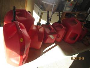 lot 61 image: Collection of assorted plastic gas cans