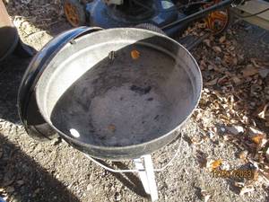 lot 72 image: Set of 2 plastic outdoor hose reels