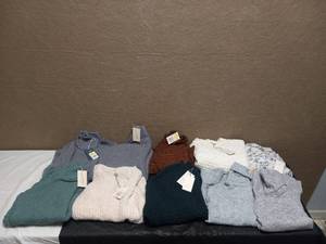 lot 21 image: 10 NEW ASSORTED WOMENS SWEATERS