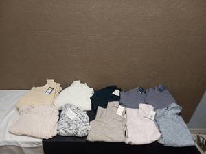lot 22 image: 10 NEW ASSORTED WOMENS SWEATERS