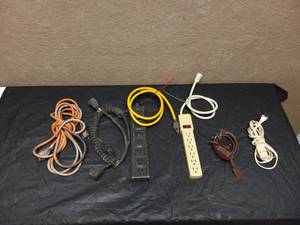 lot 40 image: POWER SUPPLIES AND EXTENSION CORDS