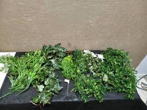 lot 52 image: NEW ASHLAND GARLAND GUIRLANDE