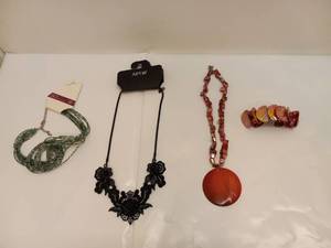 lot 65 image: NEW 3 FASHION JEWELRY NECKLACE AND BRACELET