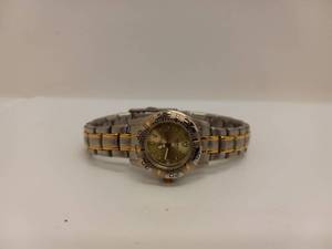 lot 68 image: CASIO QUARTZ WATER RESISTANT 100M WATCH