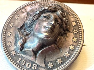 lot 22 image: Vintage United States 1908 Quarter Dollar Coin Pendant
