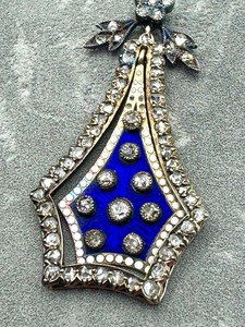 lot 16 image: Pair of Lovely Vintage Enamel and Rhinestone Dangle Earrings