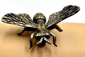 lot 36 image: Vintage Sterling Silver Wasp Brooch