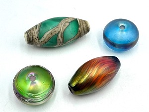 lot 65 image: Four Gorgeous Artisan Art Glass Beads