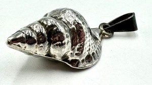 lot 62 image: Sterling Silver Shell Pendant