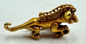 lot 51 image: Vintage Alva Studios Lion Fur Clip