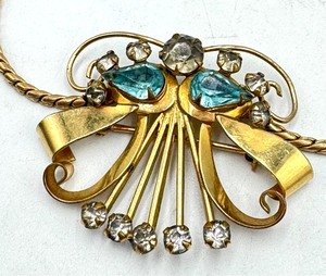 lot 52 image: Vintage Gold Plated and Rhinestone Brooch  Pendant