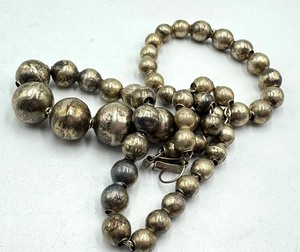 lot 53 image: Vintage Sterling Silver Beaded Necklace
