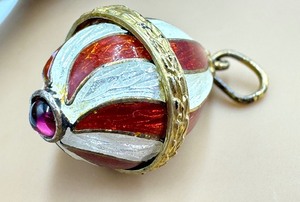 lot 45 image: Egg Shaped Enamel Pendant
