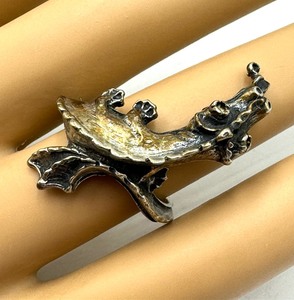lot 47 image: Vintage Silver Dragon Figurine Ring