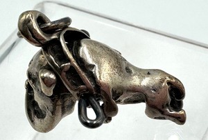 lot 41 image: Vintage Silver Articulated Bulldog Pendant