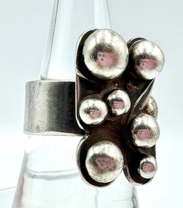 lot 44 image: Vintage Brutalist Style Ring