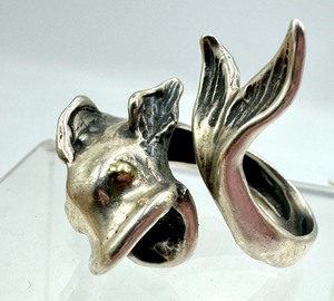lot 72 image: Sterling Silver Fish Shaped Ring
