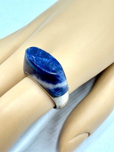 lot 73 image: Silver and Sodalite Ring