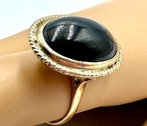 lot 12 image: Vintage 14k Gold and Onyx Ring