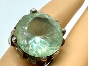 lot 100 image: Lovely Vintage Sterling Cocktail Ring