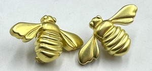 lot 9 image: Pair of 18k Gallen Benson Bee Earrings