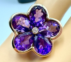 lot 4 image: Gorgeous 14k Gold and Amethyst Floral Ring