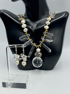 lot 85 image: Handcrafted Quartz Beaded Necklace and Earrings Set