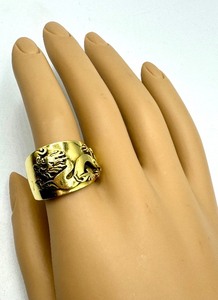 lot 20A image: Gallen Benson 18k Ring
