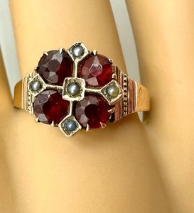 lot 101 image: Vintage 10k and Tourmaline Ring