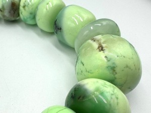 lot 103 image: Lovely Lemon Chrysoprase Beaded Necklace