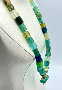 lot 81 image: Vintage Glass Beaded Necklace