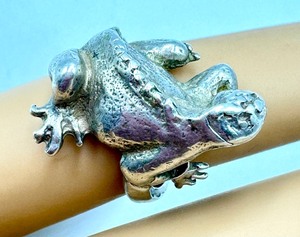 lot 143 image: Vintage Chameleon  Lizard Figurine Ring