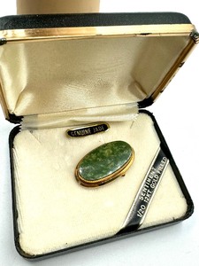 lot 146 image: Vintage Jade Brooch