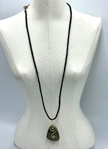 lot 135 image: Labradorite Pendant