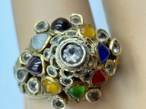 lot 140 image: Vintage 14k and Gemstone Thai Princess Dome Ring