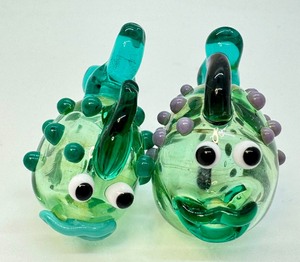 lot 152 image: Pair of Hand Blown Fish Figurine Glass Beads