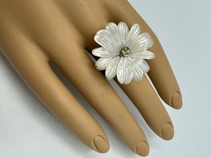 lot 201 image: Gorgeous Sterling Silver Floral Ring