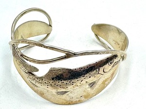 lot 178 image: Courtney Peterson Signed Sterling Silver Bracelet