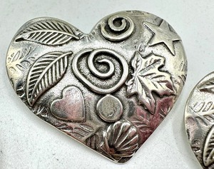 lot 193 image: (4) Heart Shaped Brooches  Pins