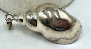 lot 194 image: Silver Seashell Pendant