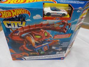 lot 319 image: Hot Wheels City...