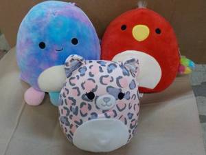 lot 337 image: 3 Squish mallows...