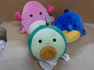 lot 338 image: 3 Squish mallows...