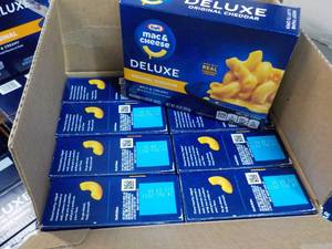 lot 533 image: 8 Kraft Deluxe Mac and Cheese best date 12312023