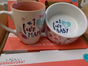 lot 22 image: 4 x 2 pc Gift Sets...