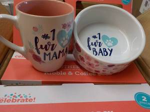 lot 23 image: 4 x 2 pc Gift Sets...