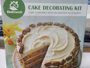 lot 35 image: EkoKrunch Cake Decorating Kit...