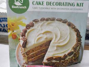 lot 38 image: EkoKrunch Cake Decorating Kit...
