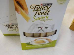 lot 122 image: 30 ct Purina Fancy Feast Savory Cat Treats Natural Chicken in a Demi Glaze best date 082023 Retail $90 total